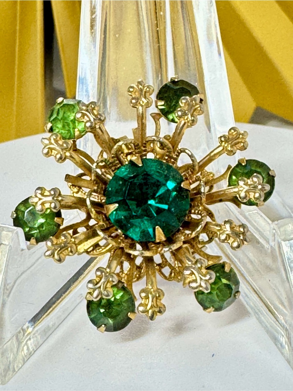 Vintage Green Crystal Starburst Brooch - Emerald & Peridot Tones